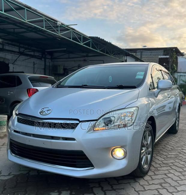Toyota Mark X Zio 2011 Silver