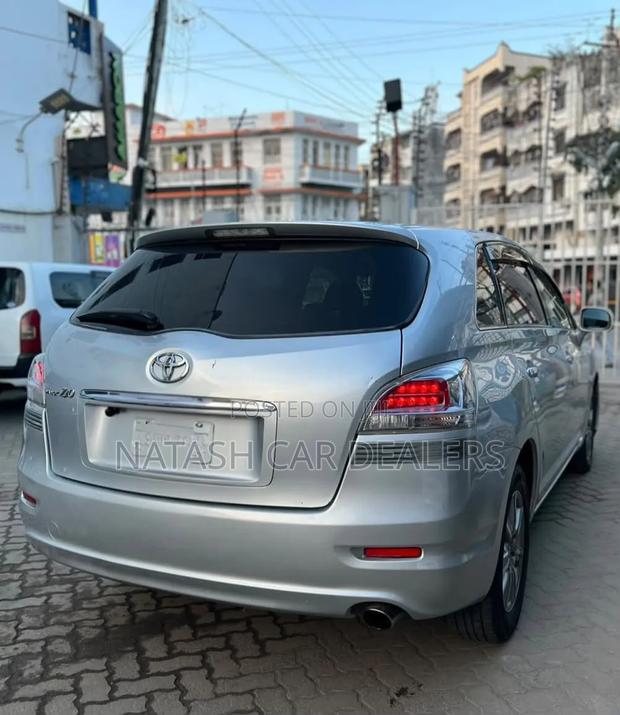 Toyota Mark X Zio 2011 Silver