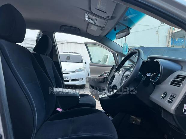 Toyota Mark X Zio 2011 Silver