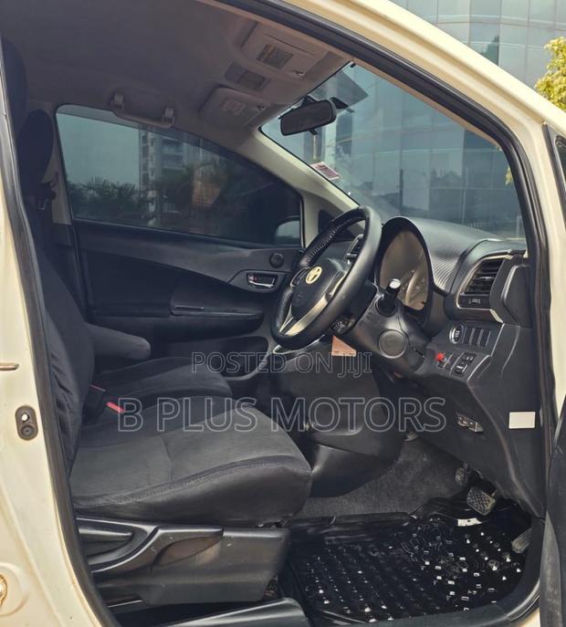 Toyota Ractis 2012 White