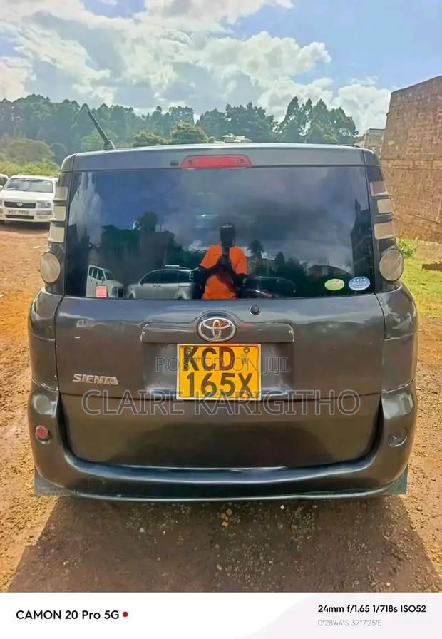 Toyota Sienta 1.5 FWD 2009 Gray