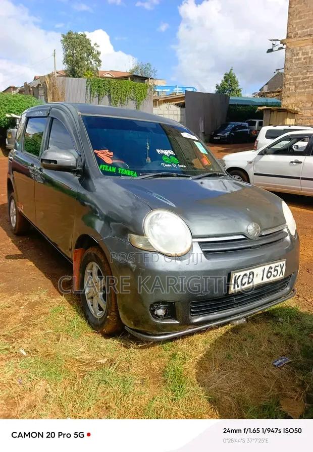 Toyota Sienta 1.5 FWD 2009 Gray