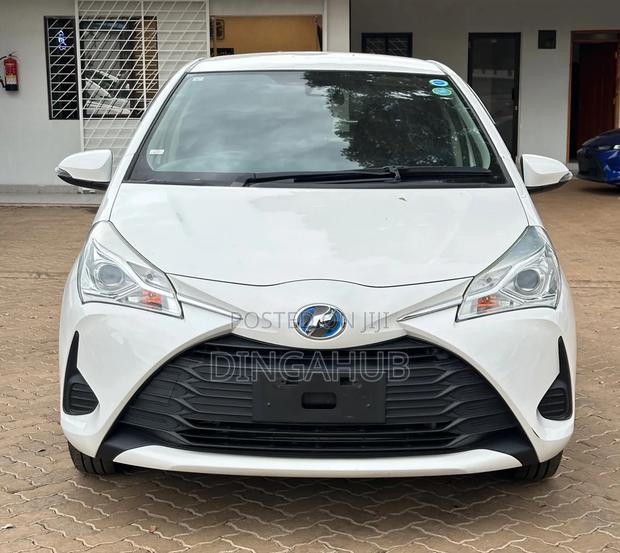 Toyota Vitz 1.5 FWD Hybrid 5dr 2019 White