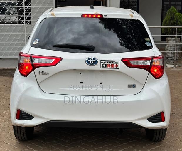 Toyota Vitz 1.5 FWD Hybrid 5dr 2019 White