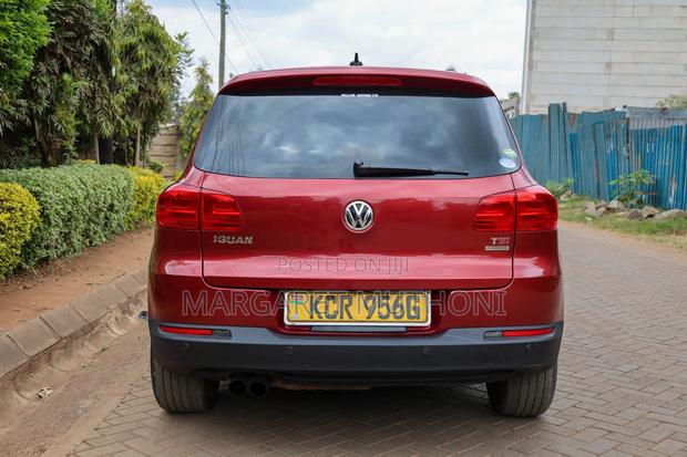 Volkswagen Tiguan 2011 Maroon
