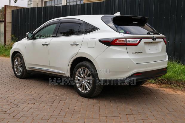 Toyota Harrier 2.0 2018 White