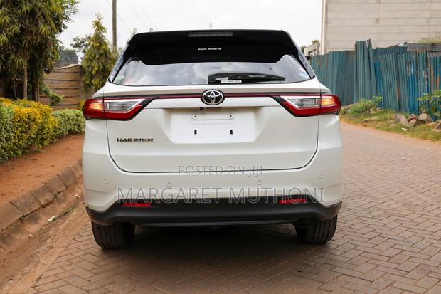 Toyota Harrier 2.0 2018 White