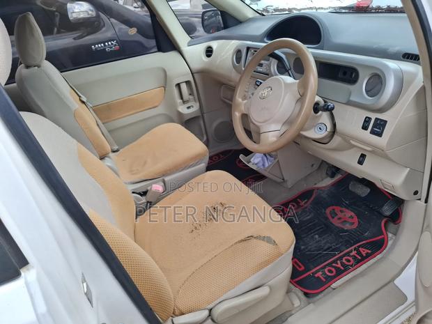 Toyota Porte 2005 White