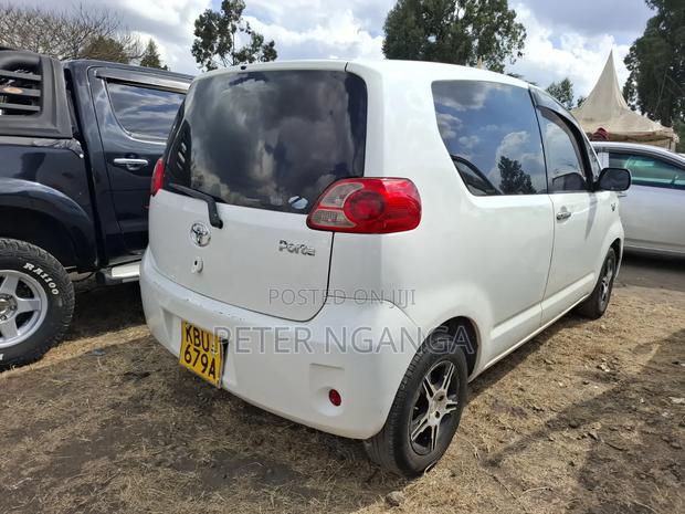 Toyota Porte 2005 White