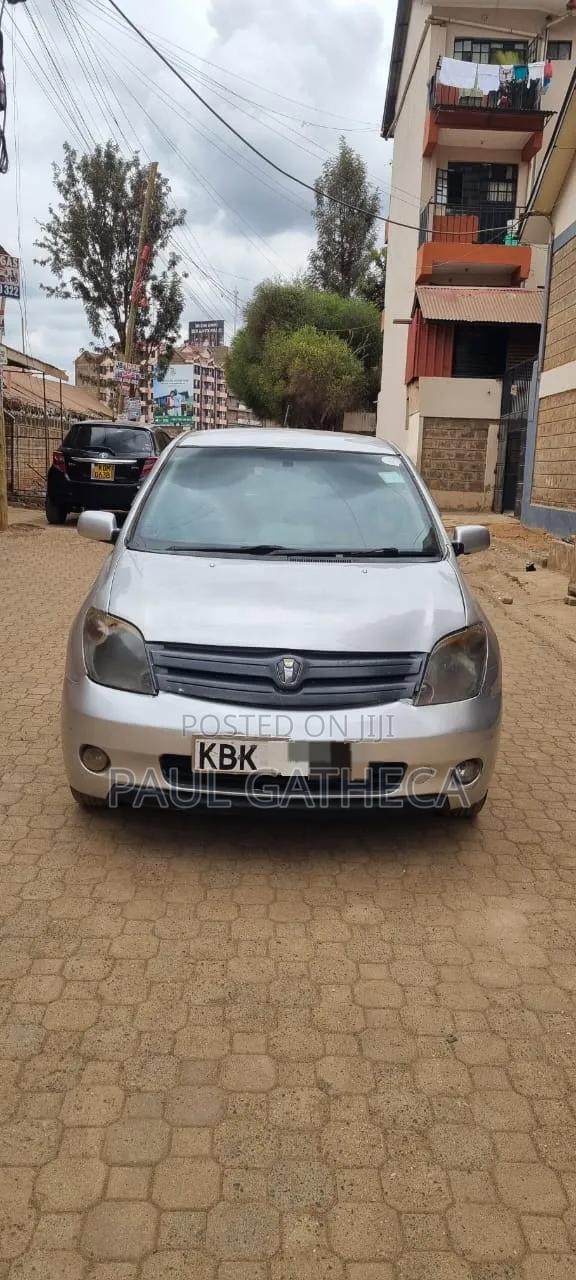 Toyota IST 2002 Silver