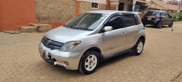 Toyota IST 2002 Silver
