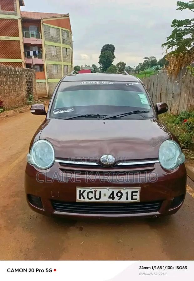Toyota Sienta 1.5 FWD 2012 Maroon