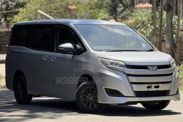 Toyota Noah 2019 Silver