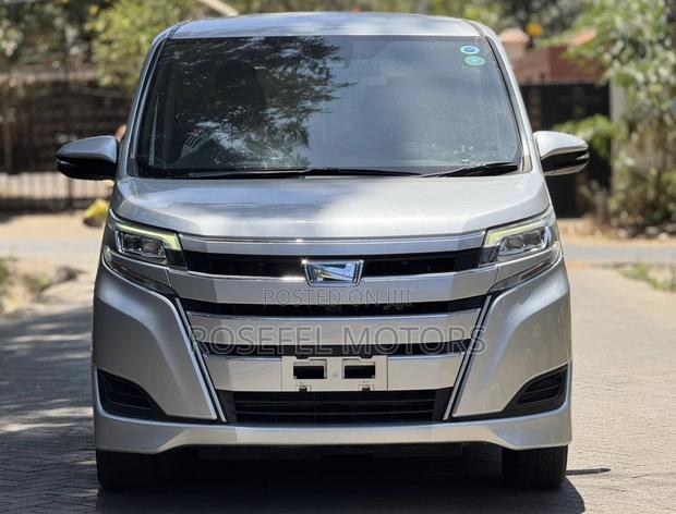 Toyota Noah 2019 Silver