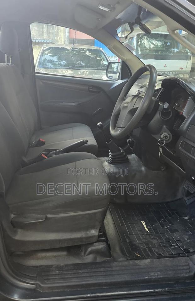 Isuzu D-MAX 2021 Gray