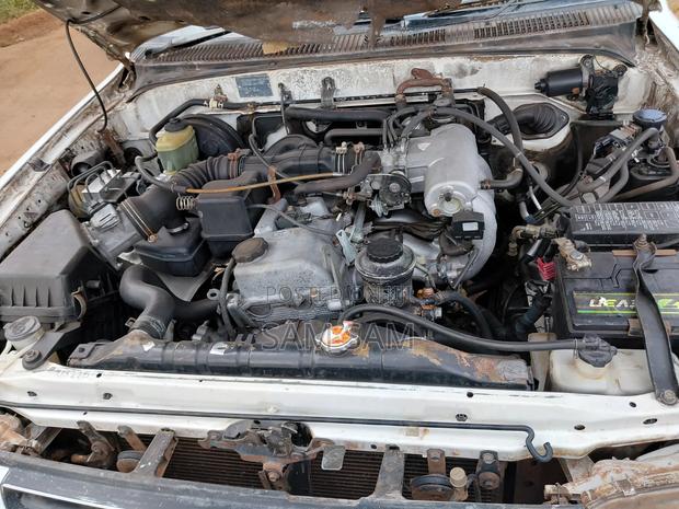 Toyota Hilux Surf 2.7 SSR 2002 White