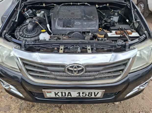 Toyota Hilux 2013 Black