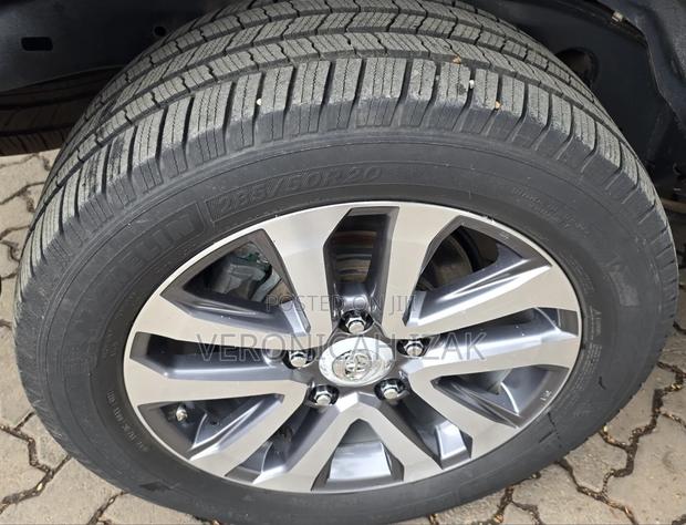 Toyota Land Cruiser 2017 White