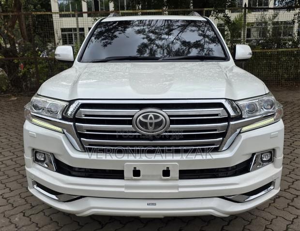 Toyota Land Cruiser 2017 White