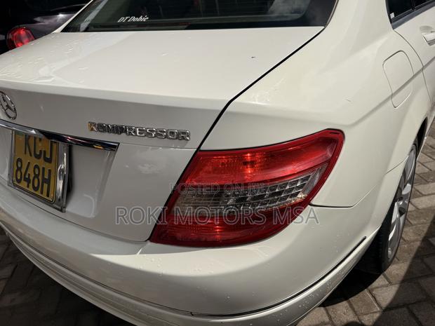 Mercedes-Benz C200 2009 Pearl