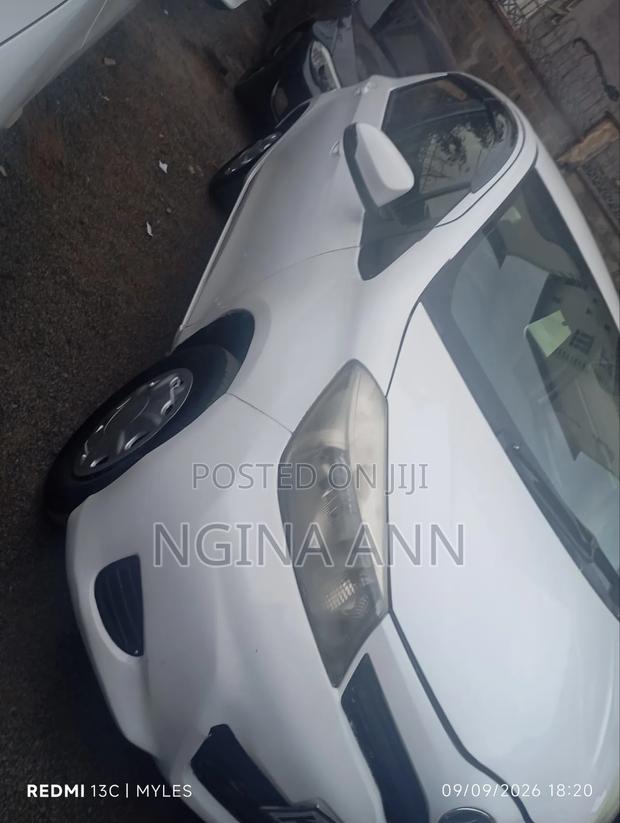Toyota Vitz 2013 White