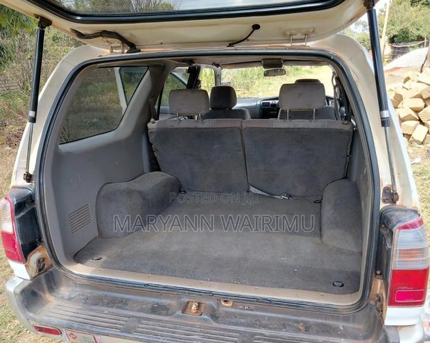 Toyota Hilux Surf 2.7 SSR 2002 White