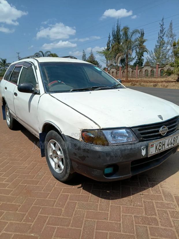 Nissan Advan 2002 White
