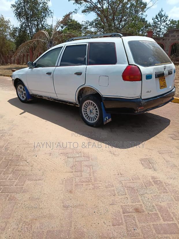 Nissan Advan 2002 White