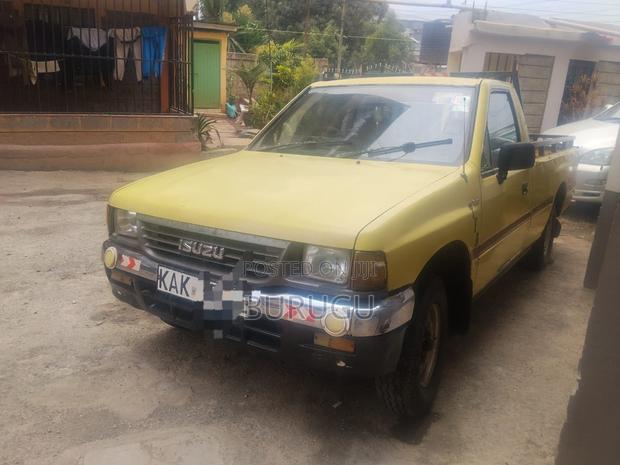 Isuzu Tougher 2000 Beige