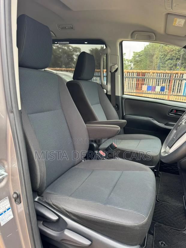 Toyota Voxy 2020 Silver