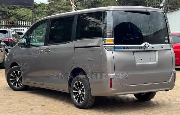 Toyota Voxy 2020 Silver