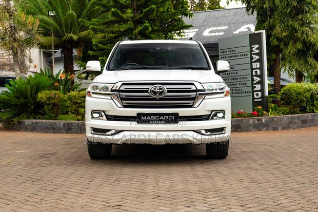 Toyota Land Cruiser 4.6 V8 ZX 2020 White