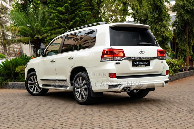 Toyota Land Cruiser 4.6 V8 ZX 2020 White