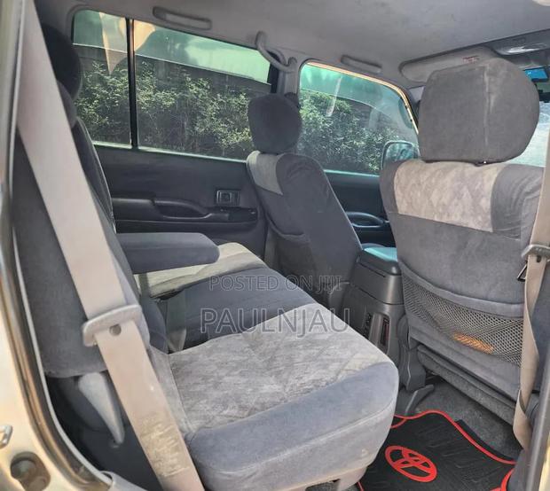 Toyota Land Cruiser Prado 2000 Silver