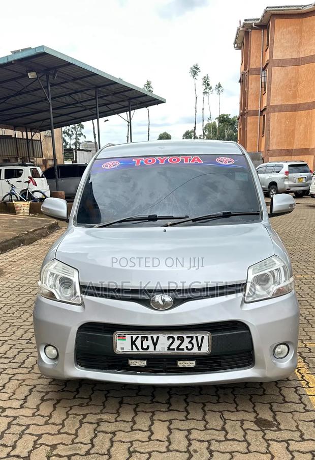 Toyota Sienta 1.5 FWD 2013 Silver