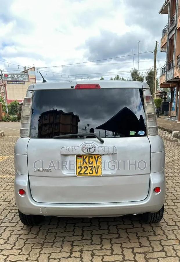 Toyota Sienta 1.5 FWD 2013 Silver