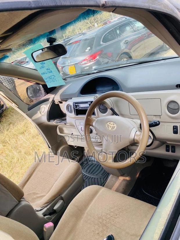 Toyota Porte 2009 Silver