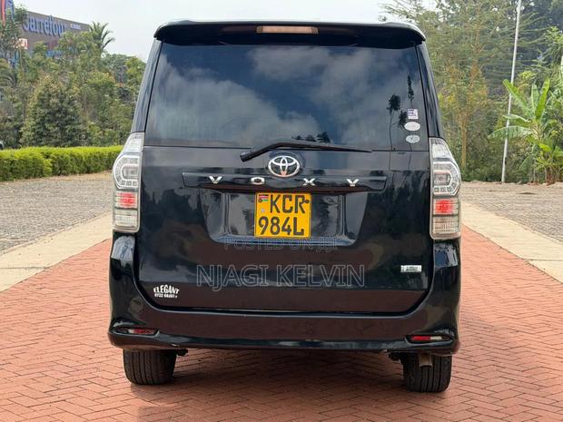 Toyota Voxy 2011 Black