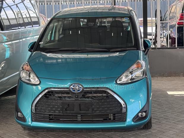 Toyota Sienta 2019 Blue