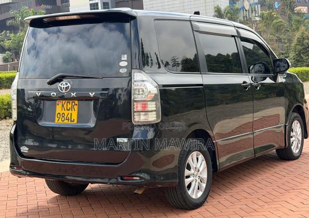 Toyota Voxy 2011 Black