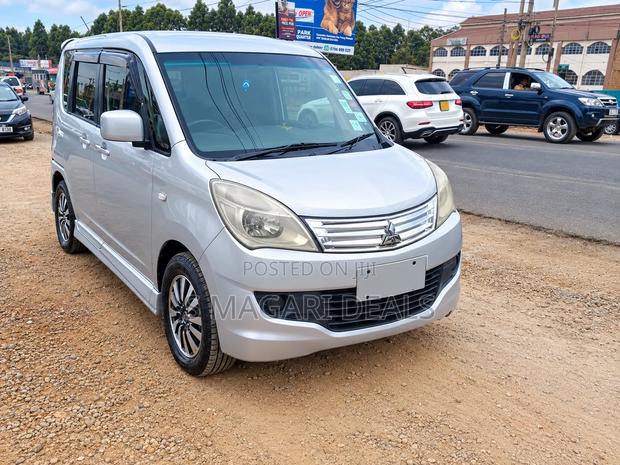 Mitsubishi Delica 2012 Silver