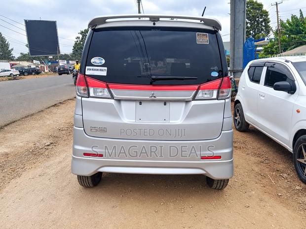 Mitsubishi Delica 2012 Silver