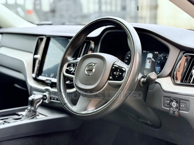 Volvo XC60 T5 Inscription AWD 2019 Pearl