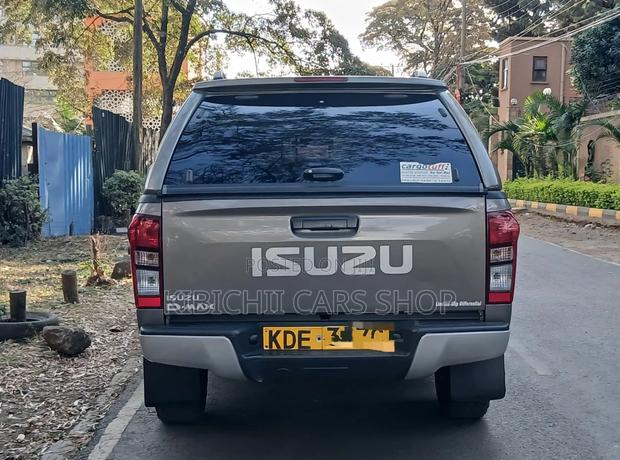 Isuzu D-MAX 2022 Gray