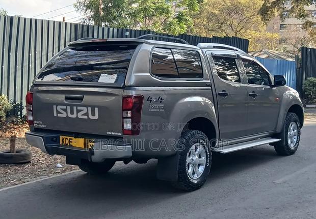 Isuzu D-MAX 2022 Gray
