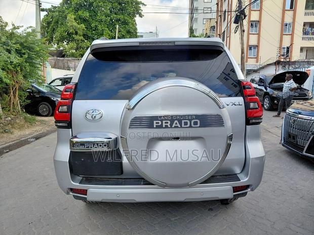 Toyota Land Cruiser Prado 2.8 2019 Silver