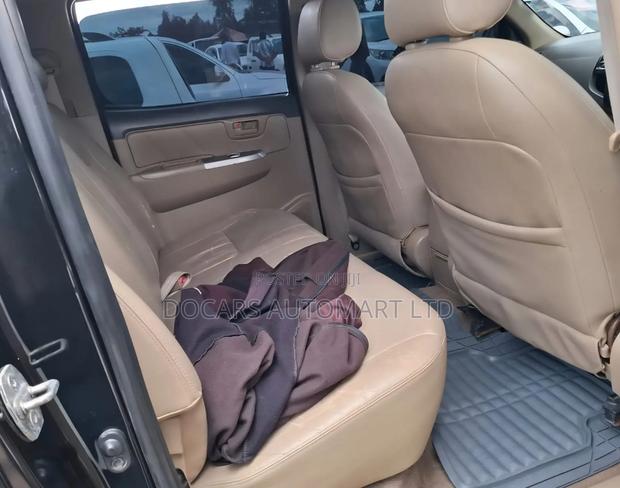 Toyota Hilux 2013 Black