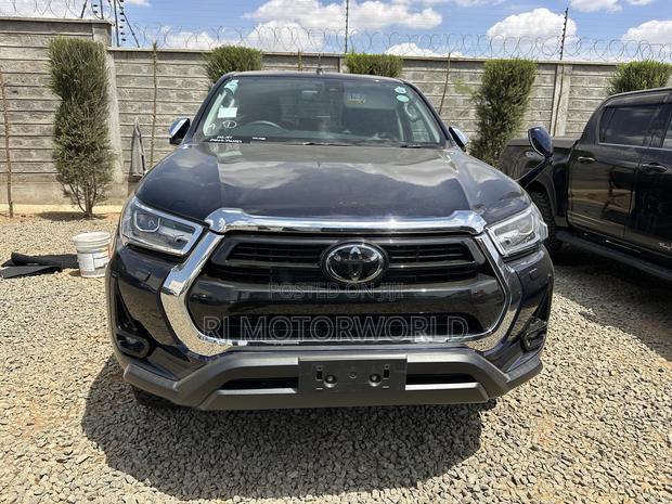 Toyota Hilux 2021 Blue