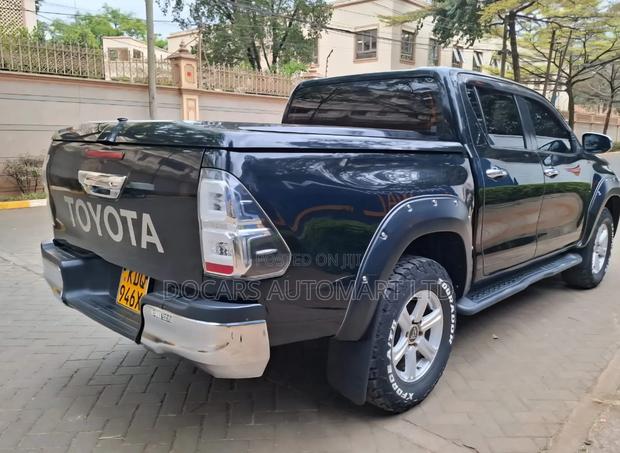 Toyota Hilux 2018 Black