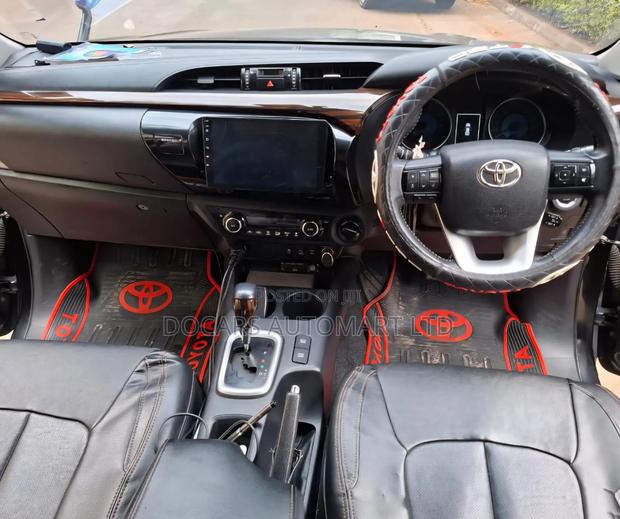 Toyota Hilux 2018 Black